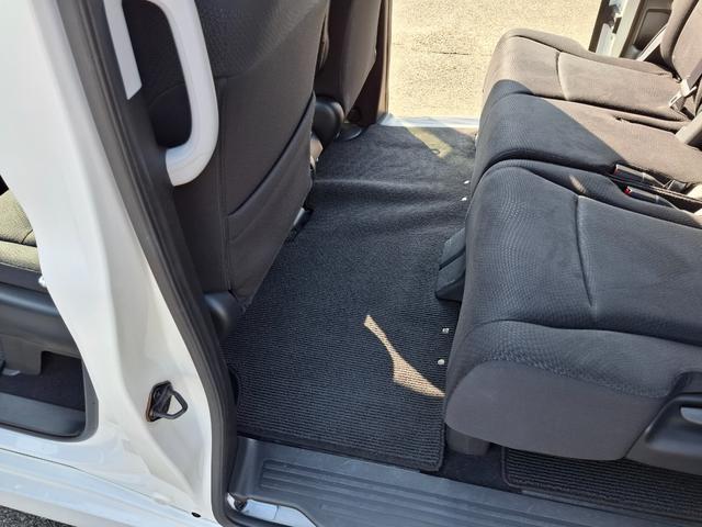 ステップワゴンスパーダ Ｚ　ＥＴＣ　バックカメラ　ナビ　ＴＶ　オートクルーズコントロール　両側電動スライドドア　オートライト　ＨＩＤ　スマートキー　アイドリングストップ　電動格納ミラー　ＣＶＴ　アルミホイール　ＣＤ　ＵＳＢ（32枚目）