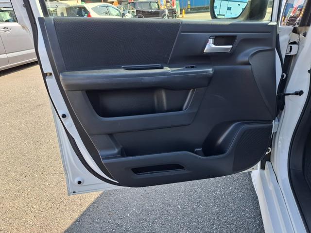 ステップワゴンスパーダ Ｚ　ＥＴＣ　バックカメラ　ナビ　ＴＶ　オートクルーズコントロール　両側電動スライドドア　オートライト　ＨＩＤ　スマートキー　アイドリングストップ　電動格納ミラー　ＣＶＴ　アルミホイール　ＣＤ　ＵＳＢ（41枚目）