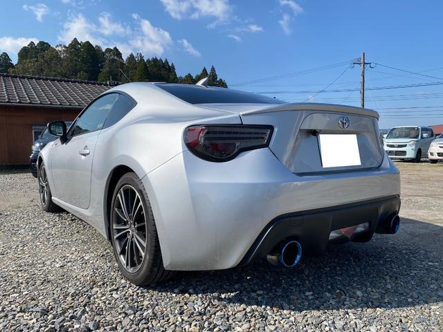 ８６ ＧＴ　ＧＲｅｄｄｙ（フロントスカート・マフラー・エアクリ）　ＨＫＳ車高調　社外テールランプ　社外ナビ　ＥＴＣ　前方ドラレコ　バックカメラ　プッシュスタート　オートライト　純正１７インチアルミホイール（10枚目）