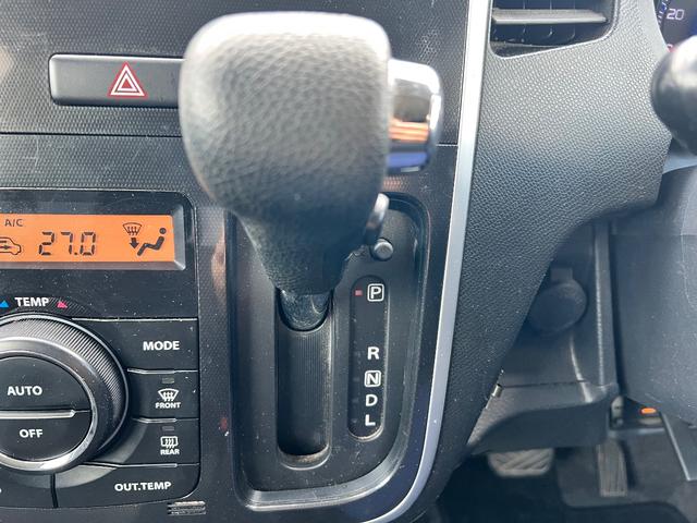 ワゴンＲスティングレー リミテッドＩＩ　純正ナビ（ワンセグＴＶ）　ＥＴＣ　バックカメラ　オートエアコン　オートライト　プッシュスタート　運転席のみシートヒーター　１４インチアルミホイール（20枚目）