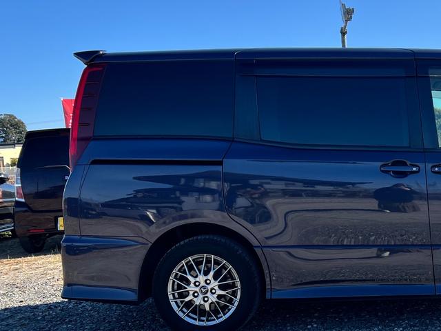 ノア ハイブリッドＳｉ　７人乗り　両側パワースライドドア　純正１０インチナビ（Ｂｌｕｅｔｏｏｔｈ・フルセグＴＶ）　バックカメラ　ＥＴＣ　前後ドラレコ　オートハイビーム　オートエアコン　プッシュスタート　純正１６インアルミ（11枚目）