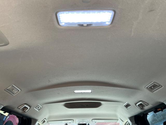 ノア ハイブリッドＳｉ　７人乗り　両側パワースライドドア　純正１０インチナビ（Ｂｌｕｅｔｏｏｔｈ・フルセグＴＶ）　バックカメラ　ＥＴＣ　前後ドラレコ　オートハイビーム　オートエアコン　プッシュスタート　純正１６インアルミ（12枚目）