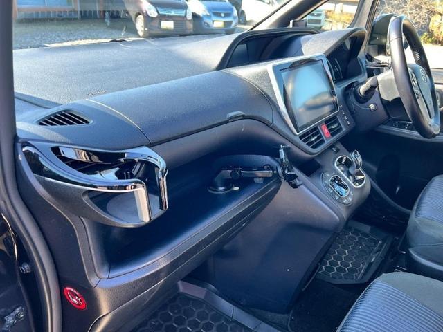 ノア ハイブリッドＳｉ　７人乗り　両側パワースライドドア　純正１０インチナビ（Ｂｌｕｅｔｏｏｔｈ・フルセグＴＶ）　バックカメラ　ＥＴＣ　前後ドラレコ　オートハイビーム　オートエアコン　プッシュスタート　純正１６インアルミ（15枚目）