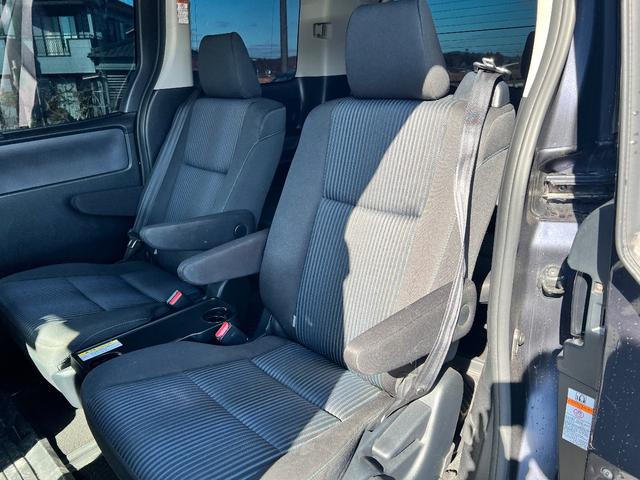 ノア ハイブリッドＳｉ　７人乗り　両側パワースライドドア　純正１０インチナビ（Ｂｌｕｅｔｏｏｔｈ・フルセグＴＶ）　バックカメラ　ＥＴＣ　前後ドラレコ　オートハイビーム　オートエアコン　プッシュスタート　純正１６インアルミ（19枚目）