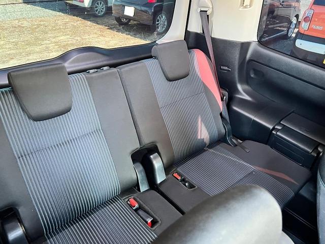 ノア ハイブリッドＳｉ　７人乗り　両側パワースライドドア　純正１０インチナビ（Ｂｌｕｅｔｏｏｔｈ・フルセグＴＶ）　バックカメラ　ＥＴＣ　前後ドラレコ　オートハイビーム　オートエアコン　プッシュスタート　純正１６インアルミ（20枚目）