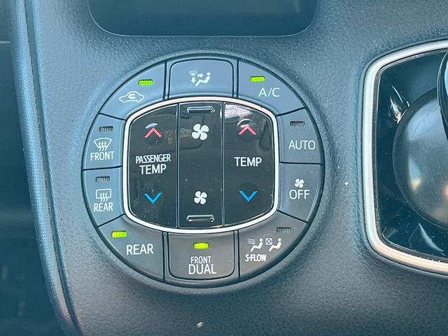 ノア ハイブリッドＳｉ　７人乗り　両側パワースライドドア　純正１０インチナビ（Ｂｌｕｅｔｏｏｔｈ・フルセグＴＶ）　バックカメラ　ＥＴＣ　前後ドラレコ　オートハイビーム　オートエアコン　プッシュスタート　純正１６インアルミ（28枚目）