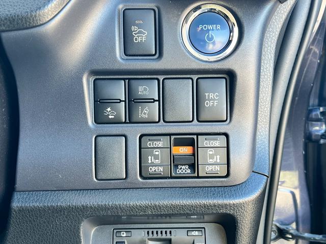 ノア ハイブリッドＳｉ　７人乗り　両側パワースライドドア　純正１０インチナビ（Ｂｌｕｅｔｏｏｔｈ・フルセグＴＶ）　バックカメラ　ＥＴＣ　前後ドラレコ　オートハイビーム　オートエアコン　プッシュスタート　純正１６インアルミ（32枚目）
