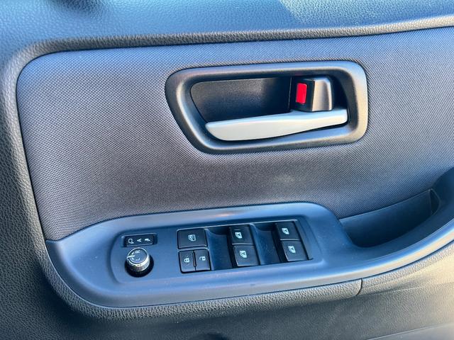 ノア ハイブリッドＳｉ　７人乗り　両側パワースライドドア　純正１０インチナビ（Ｂｌｕｅｔｏｏｔｈ・フルセグＴＶ）　バックカメラ　ＥＴＣ　前後ドラレコ　オートハイビーム　オートエアコン　プッシュスタート　純正１６インアルミ（33枚目）