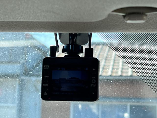 ノア ハイブリッドＳｉ　７人乗り　両側パワースライドドア　純正１０インチナビ（Ｂｌｕｅｔｏｏｔｈ・フルセグＴＶ）　バックカメラ　ＥＴＣ　前後ドラレコ　オートハイビーム　オートエアコン　プッシュスタート　純正１６インアルミ（36枚目）