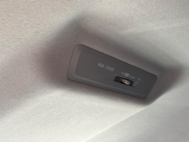 ノア ハイブリッドＳｉ　７人乗り　両側パワースライドドア　純正１０インチナビ（Ｂｌｕｅｔｏｏｔｈ・フルセグＴＶ）　バックカメラ　ＥＴＣ　前後ドラレコ　オートハイビーム　オートエアコン　プッシュスタート　純正１６インアルミ（40枚目）