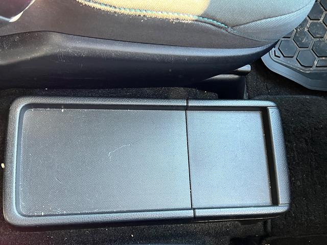 ノア ハイブリッドＳｉ　７人乗り　両側パワースライドドア　純正１０インチナビ（Ｂｌｕｅｔｏｏｔｈ・フルセグＴＶ）　バックカメラ　ＥＴＣ　前後ドラレコ　オートハイビーム　オートエアコン　プッシュスタート　純正１６インアルミ（42枚目）