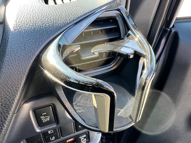 ノア ハイブリッドＳｉ　７人乗り　両側パワースライドドア　純正１０インチナビ（Ｂｌｕｅｔｏｏｔｈ・フルセグＴＶ）　バックカメラ　ＥＴＣ　前後ドラレコ　オートハイビーム　オートエアコン　プッシュスタート　純正１６インアルミ（44枚目）