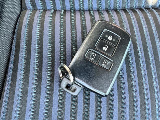 ノア ハイブリッドＳｉ　７人乗り　両側パワースライドドア　純正１０インチナビ（Ｂｌｕｅｔｏｏｔｈ・フルセグＴＶ）　バックカメラ　ＥＴＣ　前後ドラレコ　オートハイビーム　オートエアコン　プッシュスタート　純正１６インアルミ（46枚目）