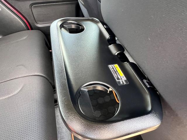 運転席側後席テーブル付