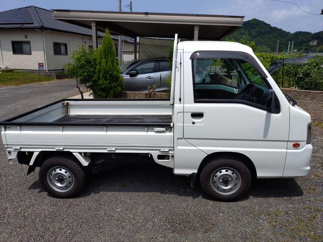 サンバートラック 　４ＷＤ　ＭＴ　エアコン　運転席エアバッグ　タイヤ新品交換済（12枚目）