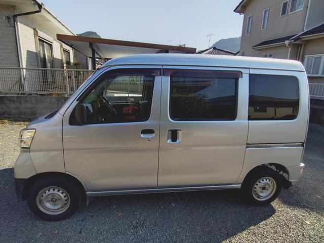 TOYOTA PIXIS VAN DELUXE SA III