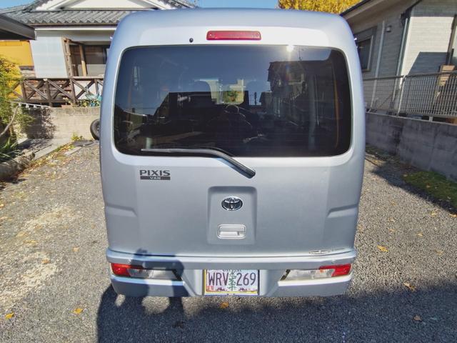 TOYOTA PIXIS VAN DELUXE SA III