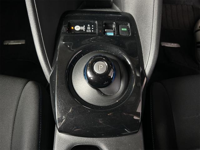 リーフ Ｘ　１０万台記念車　ＥＴＣ　バックカメラ　ナビ　ＴＶ　クリアランスソナー　オートクルーズコントロール　衝突被害軽減システム　アルミホイール　オートライト　ＬＥＤヘッドランプ　スマートキー　電動格納ミラー　シートヒーター（7枚目）