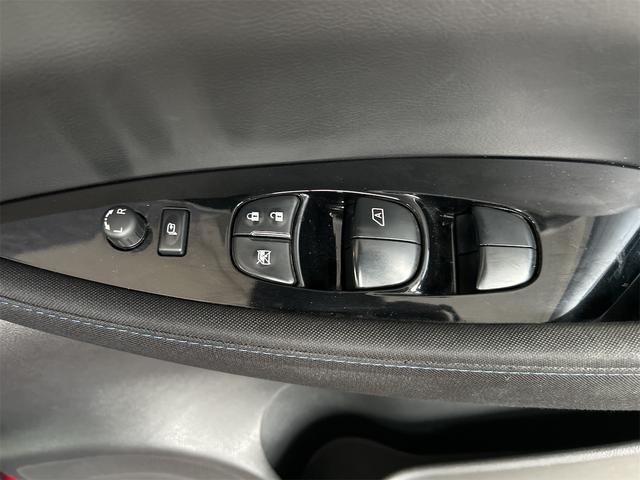 リーフ Ｘ　１０万台記念車　ＥＴＣ　バックカメラ　ナビ　ＴＶ　クリアランスソナー　オートクルーズコントロール　衝突被害軽減システム　アルミホイール　オートライト　ＬＥＤヘッドランプ　スマートキー　電動格納ミラー　シートヒーター（12枚目）