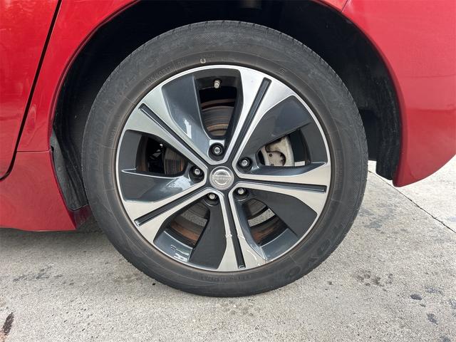 リーフ Ｘ　１０万台記念車　ＥＴＣ　バックカメラ　ナビ　ＴＶ　クリアランスソナー　オートクルーズコントロール　衝突被害軽減システム　アルミホイール　オートライト　ＬＥＤヘッドランプ　スマートキー　電動格納ミラー　シートヒーター（20枚目）
