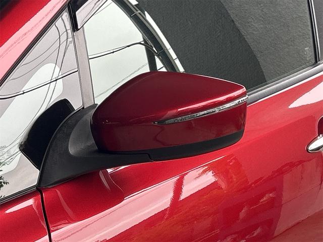 リーフ Ｘ　１０万台記念車　ＥＴＣ　バックカメラ　ナビ　ＴＶ　クリアランスソナー　オートクルーズコントロール　衝突被害軽減システム　アルミホイール　オートライト　ＬＥＤヘッドランプ　スマートキー　電動格納ミラー　シートヒーター（21枚目）