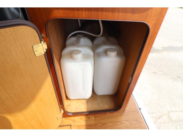 キャンピングカー ビークル ベッセル 9人乗り サブバッテリー 冷蔵庫 シンク 外部電源 8ナンバー HDDナビ ACコンセント 給排水ポリタンク ベンチレーター テーブル ETC ガソリン 2WD 2段ベッド(36枚目)