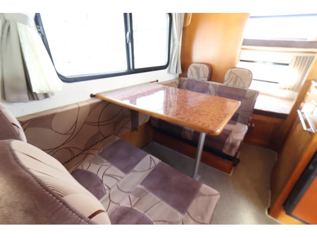 キャンピングカー AtoZ アーデン 7名乗車 FFヒーター 1500Wインバーター ツインサブBT 電子レンジ ルーフベント シンク兼用アウターシャワー 冷蔵庫 サイドオーニング 外部電源 走行充電 ポータブルナビ 給排水ポリタンク(3枚目)