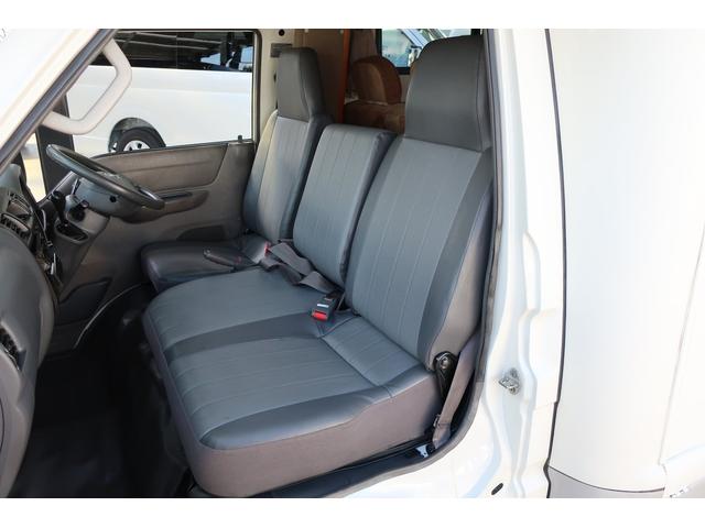 キャンピングカー AtoZ アミティ 7名乗車 シンク 冷蔵庫 FFヒーター リヤクーラー サブBT ルーフベント シンク兼用アウターシャワー 常設2段ベッド ETC 外部電源 テーブル カーテン DCソケット(15枚目)