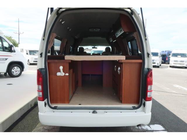 ナッツRV リーク 7名乗車 シンク 冷蔵庫 ツインサブバッテリー 電子レンジ 1000Wインバーター TV アウターシャワー 外部電源 メモリーナビ バックカメラ ETC 網戸 テーブル リアクーラーヒーター(2枚目)