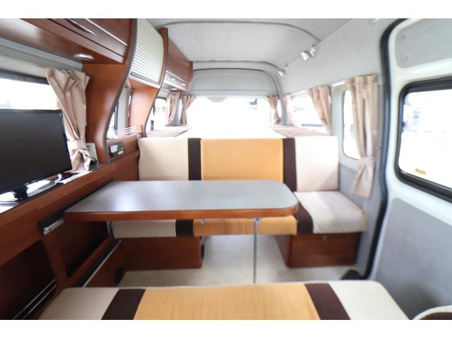 ナッツRV リーク 7名乗車 シンク 冷蔵庫 ツインサブバッテリー 電子レンジ 1000Wインバーター TV アウターシャワー 外部電源 メモリーナビ バックカメラ ETC 網戸 テーブル リアクーラーヒーター(3枚目)
