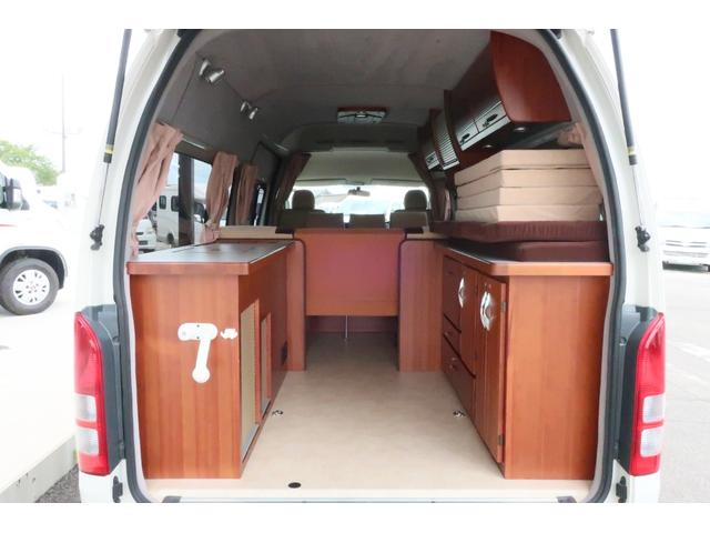 ナッツRV リーク 7名乗車 シンク 冷蔵庫 ツインサブバッテリー 電子レンジ 1000Wインバーター TV アウターシャワー 外部電源 メモリーナビ バックカメラ ETC 網戸 テーブル リアクーラーヒーター(6枚目)