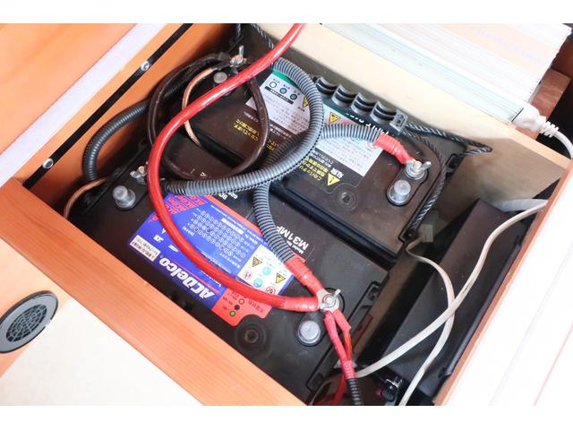 ナッツRV リーク 7名乗車 シンク 冷蔵庫 ツインサブバッテリー 電子レンジ 1000Wインバーター TV アウターシャワー 外部電源 メモリーナビ バックカメラ ETC 網戸 テーブル リアクーラーヒーター(24枚目)