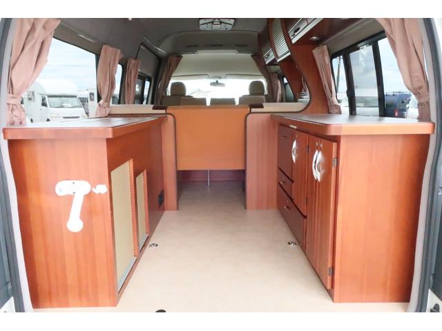 ナッツRV リーク 7名乗車 シンク 冷蔵庫 ツインサブバッテリー 電子レンジ 1000Wインバーター TV アウターシャワー 外部電源 メモリーナビ バックカメラ ETC 網戸 テーブル リアクーラーヒーター(49枚目)