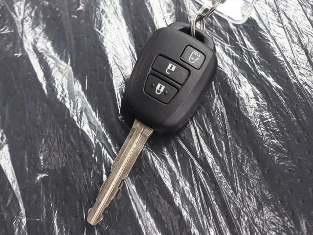 FOCS シエスタ LEDヘッドライト デジタルインナーミラー パノラミックビューモニター パワースライドドア レザーシート加工 13.3インチフリップダウンモニター リアスピーカー DC冷蔵庫 走行充電 外部充電(28枚目)