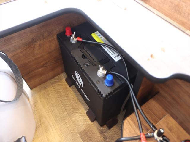 FOCS シエスタ LEDヘッドライト デジタルインナーミラー パノラミックビューモニター パワースライドドア レザーシート加工 13.3インチフリップダウンモニター リアスピーカー DC冷蔵庫 走行充電 外部充電(53枚目)