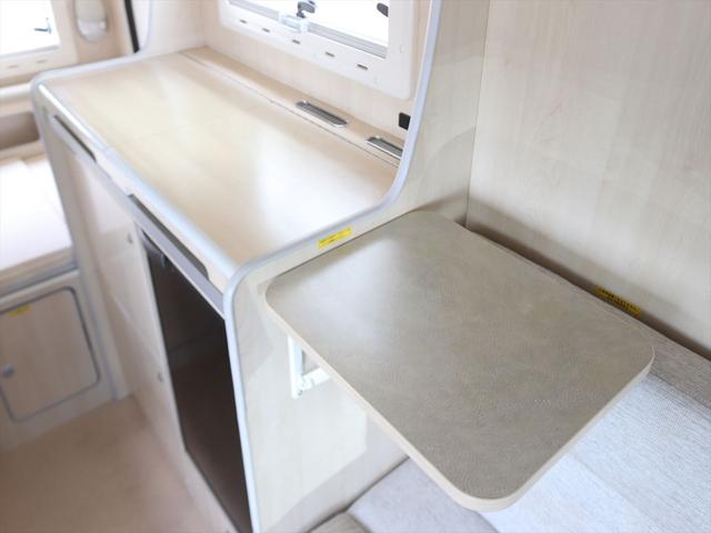 カムロード バンテック コルドバンクス 7人乗り DC60L冷蔵庫 ソーラーパネル ツインサブバッテリー シンク 2口コンロ 走行充電 外部充電 ルーフベント リアラダー 2段ベッド マルチルーム キャブコン(8枚目)