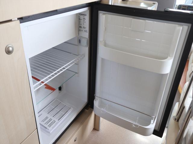 カムロード バンテック コルドバンクス 7人乗り DC60L冷蔵庫 ソーラーパネル ツインサブバッテリー シンク 2口コンロ 走行充電 外部充電 ルーフベント リアラダー 2段ベッド マルチルーム キャブコン(10枚目)