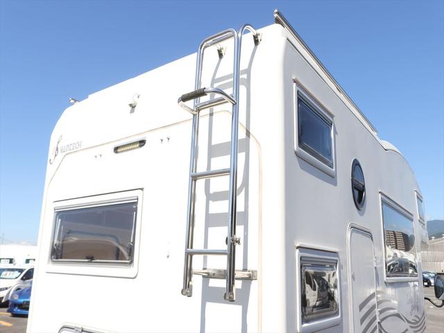 カムロード バンテック コルドバンクス 7人乗り DC60L冷蔵庫 ソーラーパネル ツインサブバッテリー シンク 2口コンロ 走行充電 外部充電 ルーフベント リアラダー 2段ベッド マルチルーム キャブコン(25枚目)