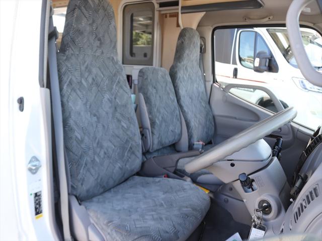 カムロード バンテック コルドバンクス 7人乗り DC60L冷蔵庫 ソーラーパネル ツインサブバッテリー シンク 2口コンロ 走行充電 外部充電 ルーフベント リアラダー 2段ベッド マルチルーム キャブコン(28枚目)