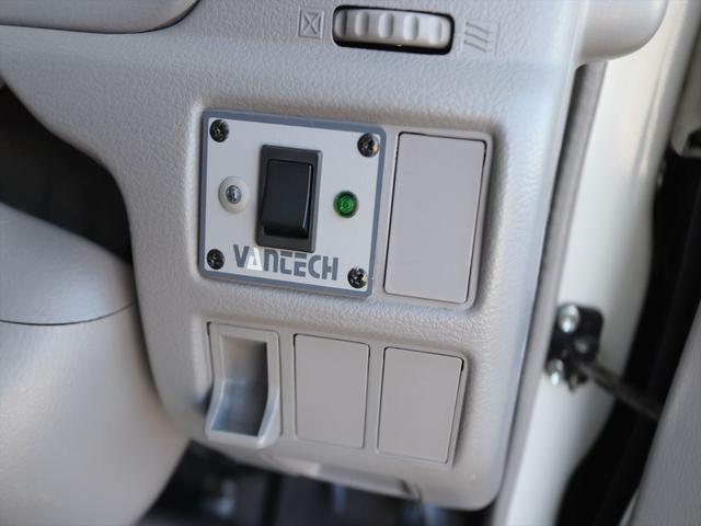 カムロード バンテック コルドバンクス 7人乗り DC60L冷蔵庫 ソーラーパネル ツインサブバッテリー シンク 2口コンロ 走行充電 外部充電 ルーフベント リアラダー 2段ベッド マルチルーム キャブコン(39枚目)