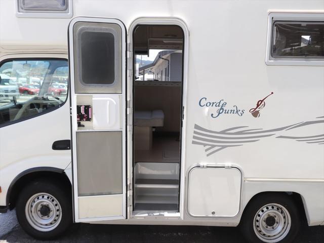 カムロード バンテック コルドバンクス 7人乗り DC60L冷蔵庫 ソーラーパネル ツインサブバッテリー シンク 2口コンロ 走行充電 外部充電 ルーフベント リアラダー 2段ベッド マルチルーム キャブコン(40枚目)