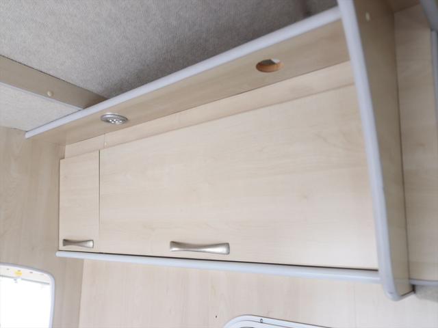 カムロード バンテック コルドバンクス 7人乗り DC60L冷蔵庫 ソーラーパネル ツインサブバッテリー シンク 2口コンロ 走行充電 外部充電 ルーフベント リアラダー 2段ベッド マルチルーム キャブコン(51枚目)