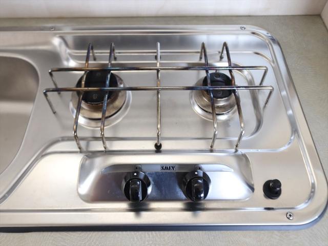 カムロード バンテック コルドバンクス 7人乗り DC60L冷蔵庫 ソーラーパネル ツインサブバッテリー シンク 2口コンロ 走行充電 外部充電 ルーフベント リアラダー 2段ベッド マルチルーム キャブコン(55枚目)