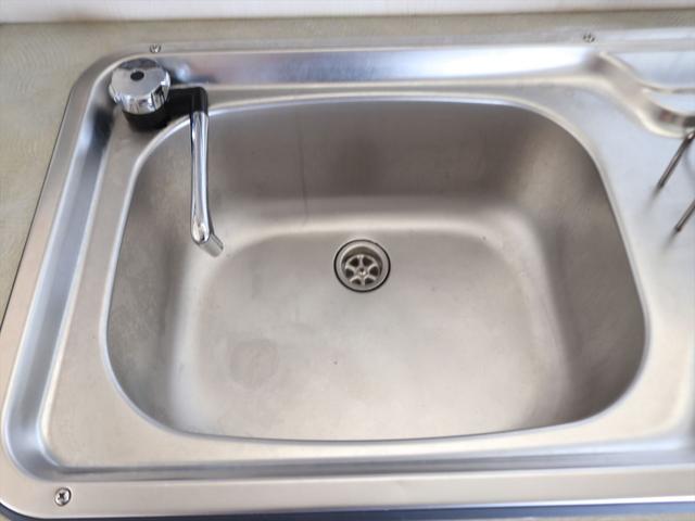 カムロード バンテック コルドバンクス 7人乗り DC60L冷蔵庫 ソーラーパネル ツインサブバッテリー シンク 2口コンロ 走行充電 外部充電 ルーフベント リアラダー 2段ベッド マルチルーム キャブコン(56枚目)