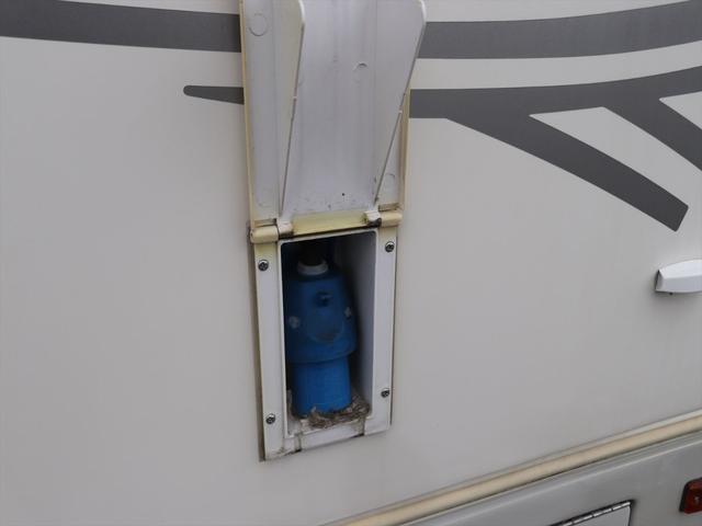 カムロード バンテック コルドバンクス 7人乗り DC60L冷蔵庫 ソーラーパネル ツインサブバッテリー シンク 2口コンロ 走行充電 外部充電 ルーフベント リアラダー 2段ベッド マルチルーム キャブコン(65枚目)