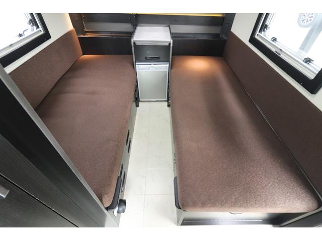 ハイエースワゴン ＲＶトラスト　Ｃ－ＬＨ　４名乗車　家庭用エアコン　ツインサブバッテリー　冷蔵庫　ＦＦヒーター　シンク　ＴＶ　１５００Ｗインバーター　電子レンジ　外部電源　ツインベッド　メモリーナビ　ＥＴＣ　スマートキー　リアクーラー（2枚目）