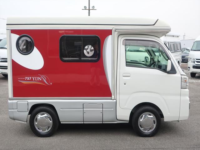 ハイゼットトラック インディアナＲＶ　インディ７２７　タイプＳ　キャンピングカー　ポップアップルーフ　オートマ　外部充電　５００Ｗインバーター　シンク　シングルサブバッテリー　走行充電　アウターシャワー　常時バックミラーモニター　ＥＴＣ　軽キャン（23枚目）