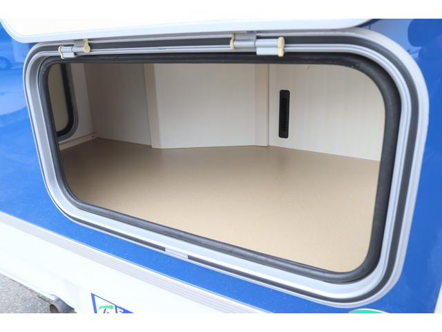 バネットトラック ナッツＲＶ　マッシュ　タイプＡ　キャンピングカー　二段ベッド　ＦＦヒーター　リアクーラー　冷蔵庫　シンク　テレビ　サブバッテリー　走行充電　外部電源　インバーター４００Ｗ　地デジアンテナ　マックスファン　メモリーナビ　フルセグ（11枚目）