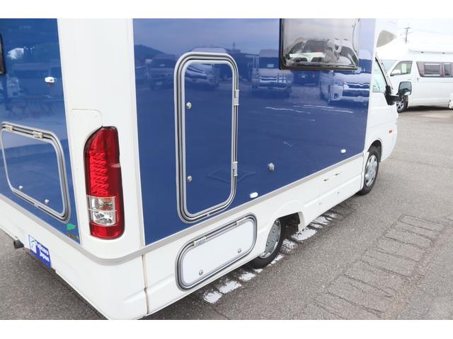 バネットトラック ナッツＲＶ　マッシュ　タイプＡ　キャンピングカー　二段ベッド　ＦＦヒーター　リアクーラー　冷蔵庫　シンク　テレビ　サブバッテリー　走行充電　外部電源　インバーター４００Ｗ　地デジアンテナ　マックスファン　メモリーナビ　フルセグ（49枚目）