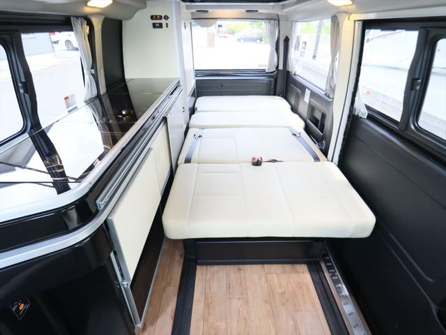 ハイエースバン ホワイトハウス　ＳｅｖｅｎＳｔａｒプレシャス　キャンピングカー　電動ポップアップルーフ　フレキシブルソーラーパネル　ＦＦヒーター　フリップダウンモニター　ツインサブバッテリー　ＣＴＥＫ充電器　１５００Ｗインバーター　給排水タンク　助手席回転シート（5枚目）